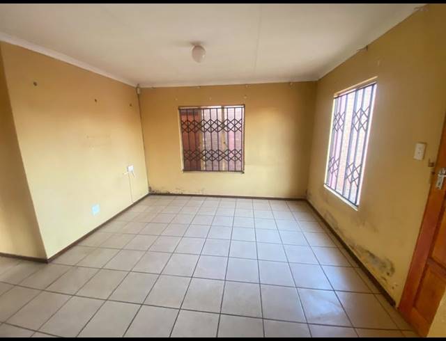 3 BEDROOM HOUSE FOR SALE IN PROTEA GLEN EXT
